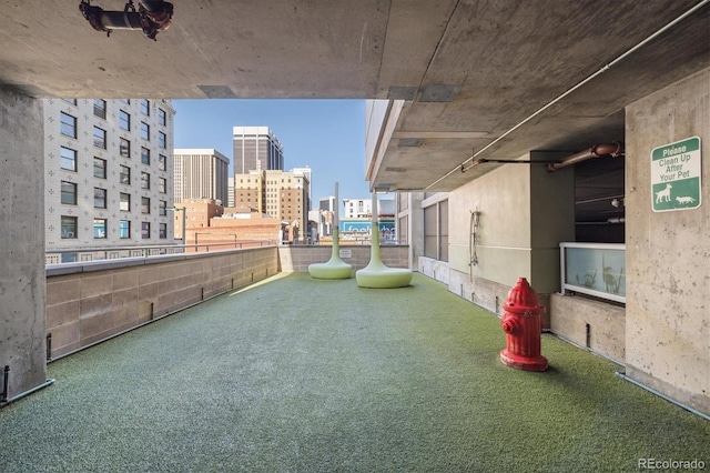 view of yard with a view of city