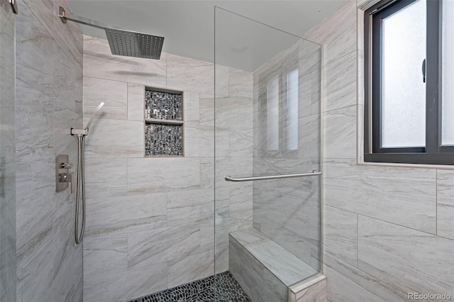 bathroom featuring a tile shower