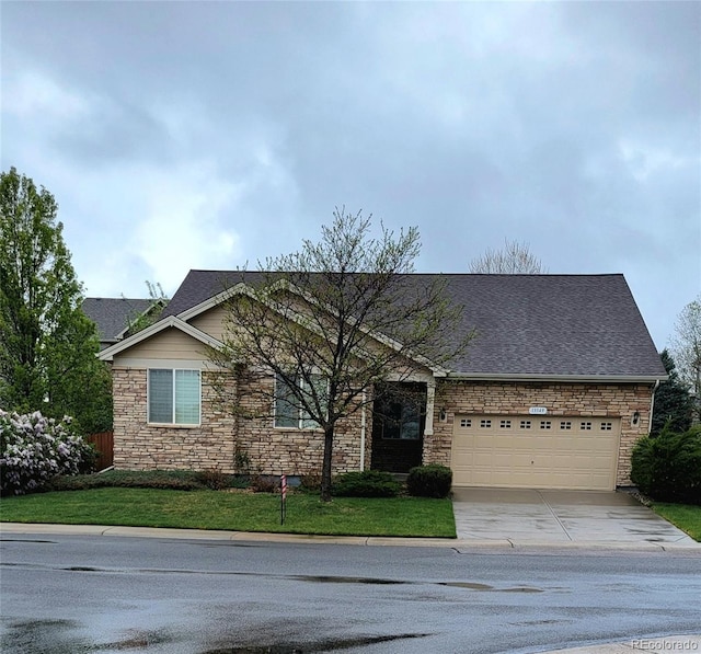 view of front facade featuring a garage and a front lawn