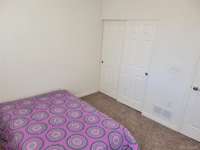 bedroom with carpet flooring and a closet