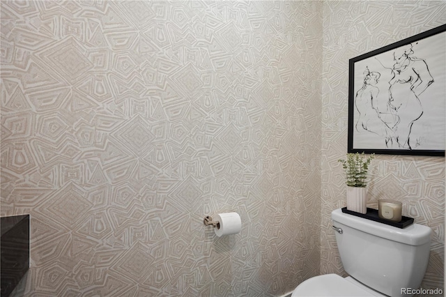 332 S Franklin St, Denver, CO 80209 - bathroom with wallpapered walls