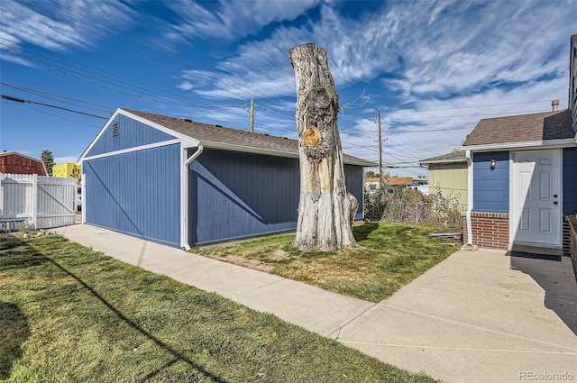 garage featuring a lawn