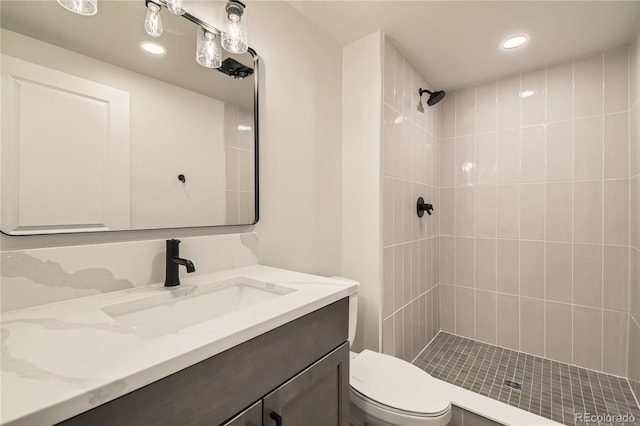 full bath with tiled shower, vanity, toilet, and recessed lighting