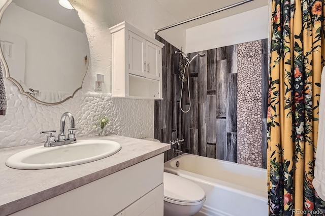 full bath with shower / bath combo with shower curtain, backsplash, toilet, and vanity