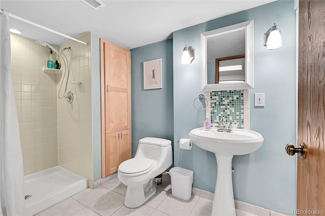 full bath featuring visible vents, a stall shower, tile patterned floors, toilet, and backsplash