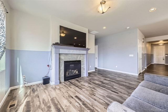 6924 E 118th Pl, Thornton, CO 80233 - unfurnished living room with wood finished floors, baseboards, a fireplace, and recessed lighting