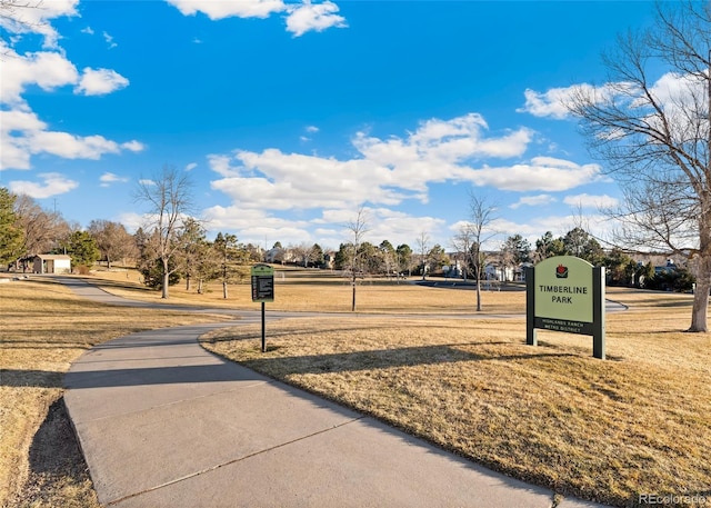 view of home's community featuring a yard