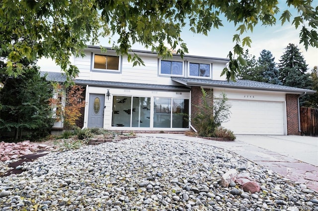 view of front property featuring a garage