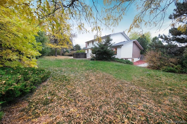 view of yard featuring a jacuzzi