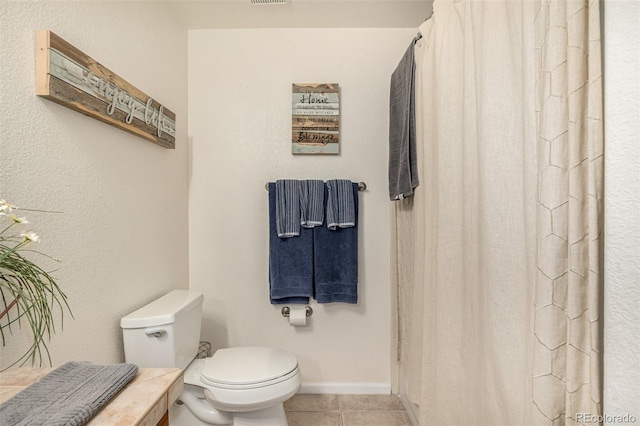 full bathroom featuring baseboards, a shower with curtain, toilet, and tile patterned floors