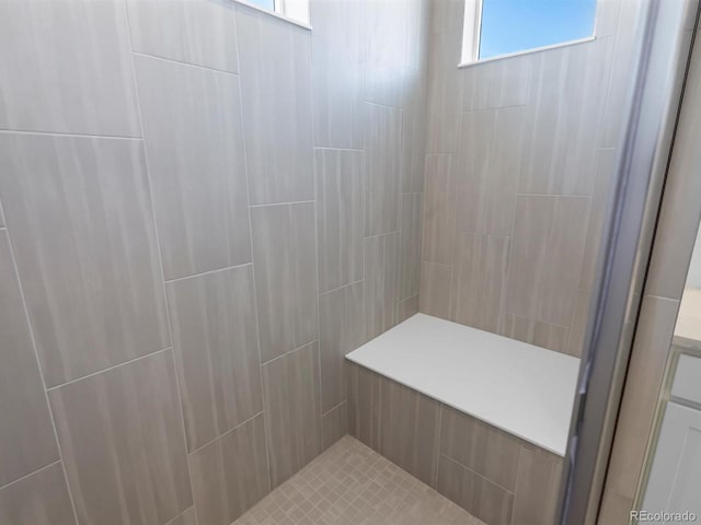 bathroom featuring a tile shower