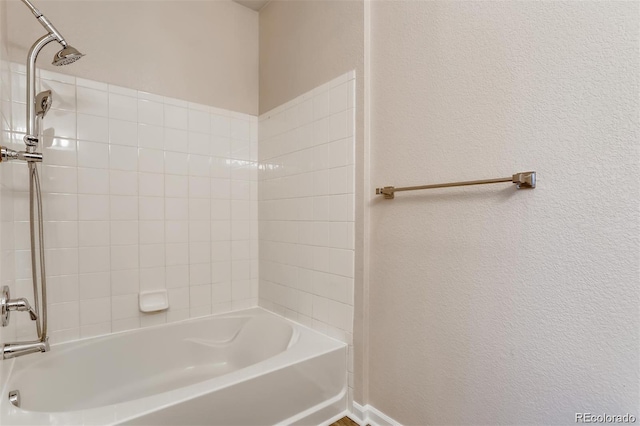 bathroom with tiled shower / bath combo