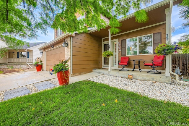 9559 Elizabeth Ct, Thornton, CO 80229 - ranch-style house featuring covered porch, driveway, and a front lawn