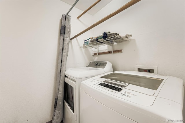 9559 Elizabeth Ct, Thornton, CO 80229 - washroom with separate washer and dryer