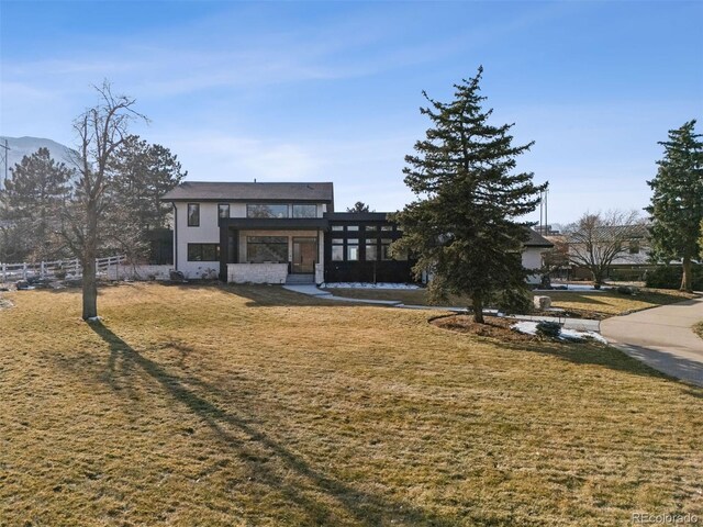 view of front of house featuring a front yard and fence