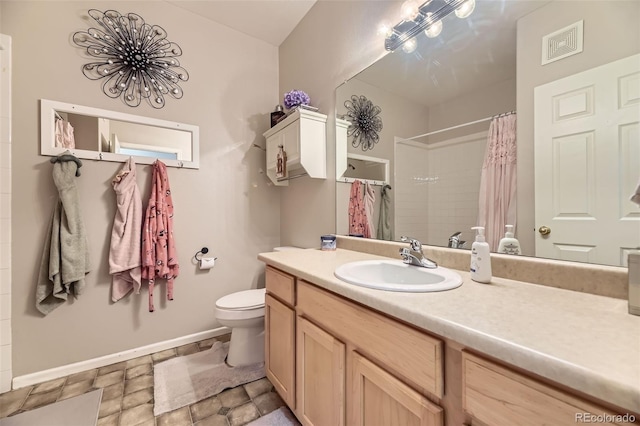 full bath featuring a shower with curtain, visible vents, baseboards, vanity, and toilet