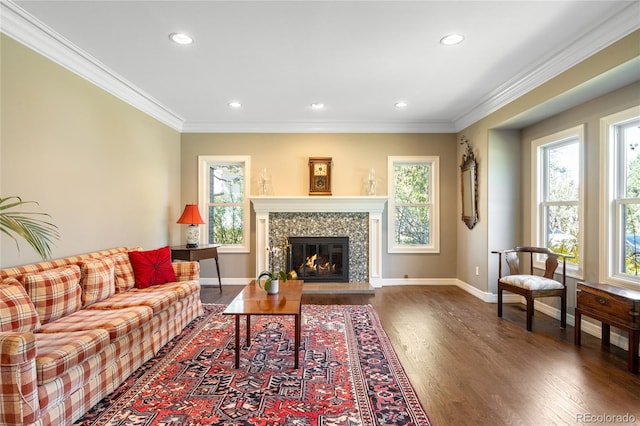 living room with baseboards, wood finished floors, recessed lighting, and ornamental molding