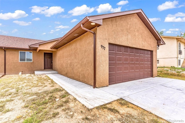 view of front facade with an attached garage and stucco siding