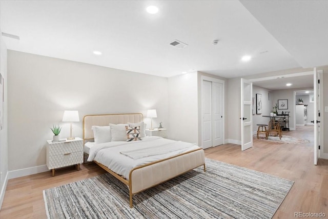 4505 S Yosemite St Unit 362, Denver, CO 80237 - bedroom featuring light wood-style floors, baseboards, recessed lighting, and a closet