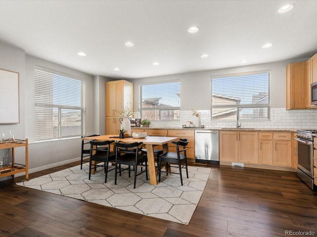 dining area featuring dark wood-type flooring, recessed lighting, and baseboards