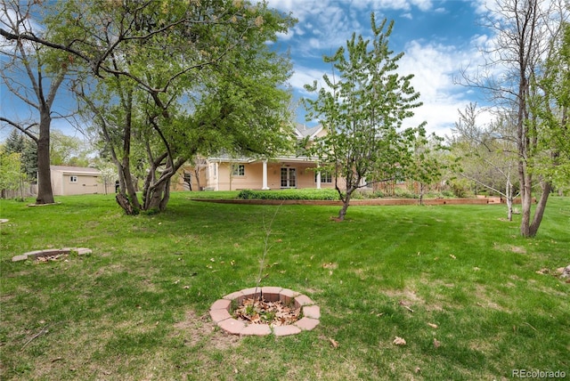 view of yard featuring a fire pit