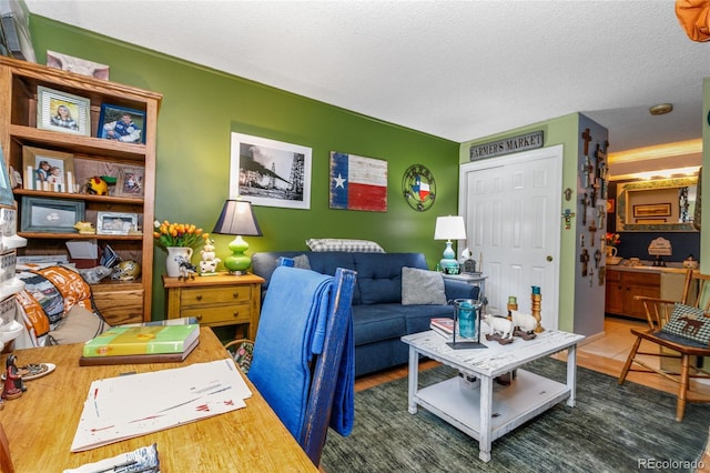 2685 S Dayton Way Unit 253, Denver, CO 80231 - living area featuring a textured ceiling