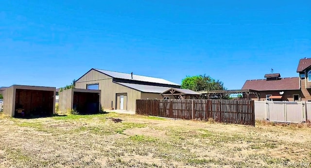 view of yard with a storage unit