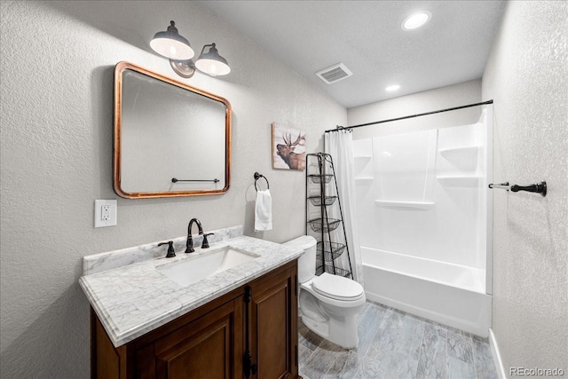 115 Quandary Ave, Berthoud, CO 80513 - bathroom featuring a textured wall, vanity, shower / bath combination with curtain, wood finished floors, and recessed lighting