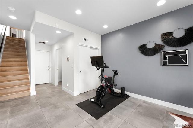 workout room with recessed lighting, baseboards, and visible vents
