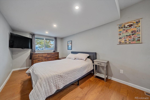 bedroom featuring visible vents, recessed lighting, wood finished floors, and baseboards