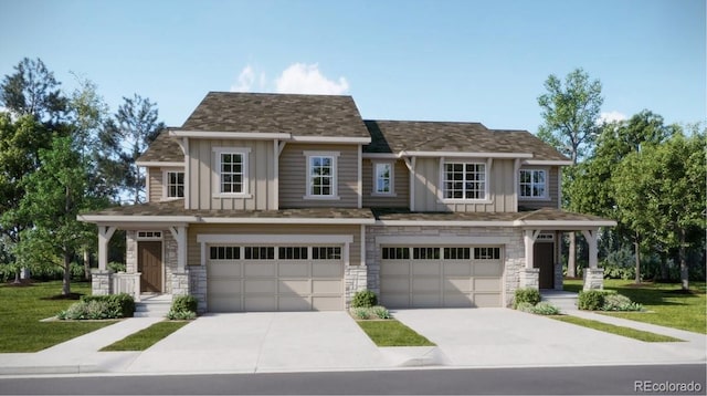 view of front facade featuring a front lawn and a garage