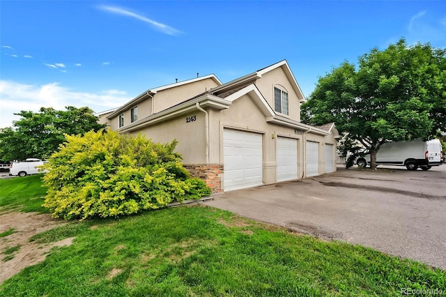 2143 Coronado Pkwy Unit C, Denver, CO 80229 - view of side of property with stucco siding, driveway, and a yard