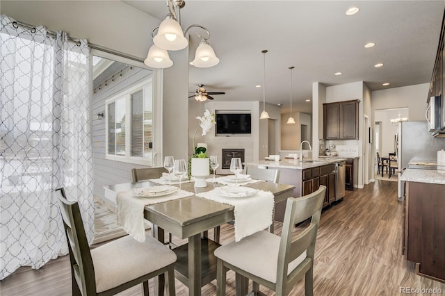 dining space featuring dark wood-style floors, ceiling fan, a wealth of natural light, and recessed lighting