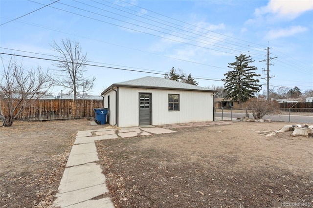 view of outdoor structure with fence and an outdoor structure