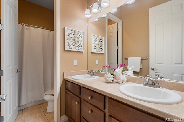 full bath featuring tile patterned flooring, toilet, double vanity, a chandelier, and a shower with curtain