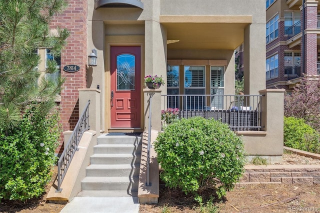 view of exterior entry with stucco siding