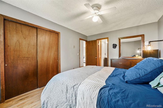 8386 S Davco Dr, Morrison, CO 80465 - bedroom featuring light wood-type flooring, a closet, a textured ceiling, and a ceiling fan