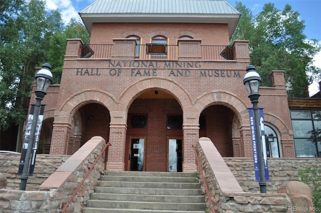 view of building exterior