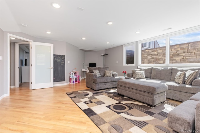 living area featuring recessed lighting, visible vents, baseboards, and wood finished floors