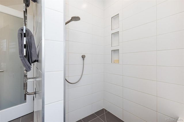 full bath with tiled shower