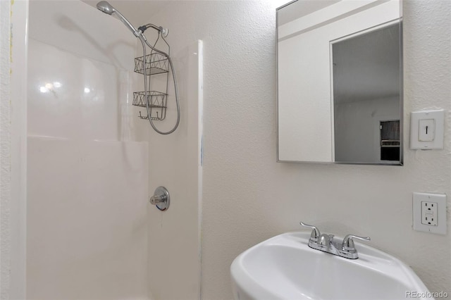 bathroom featuring sink and a shower