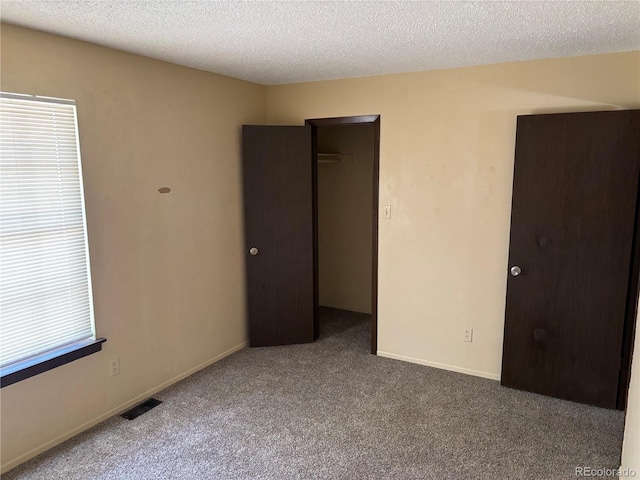 1967 S Oakland Way, Aurora, CO 80014 - unfurnished bedroom with carpet flooring, a textured ceiling, and a closet