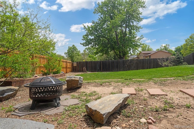 view of yard featuring a fire pit