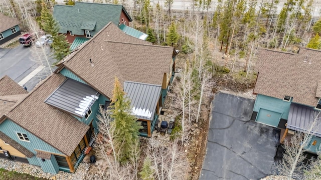 aerial view of property and surrounding area