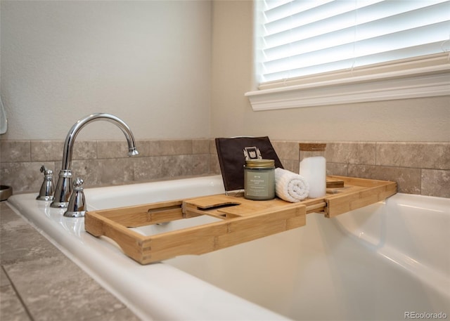 9835 Rubicon Dr, Colorado Springs, CO 80925 - bathroom view of a bath