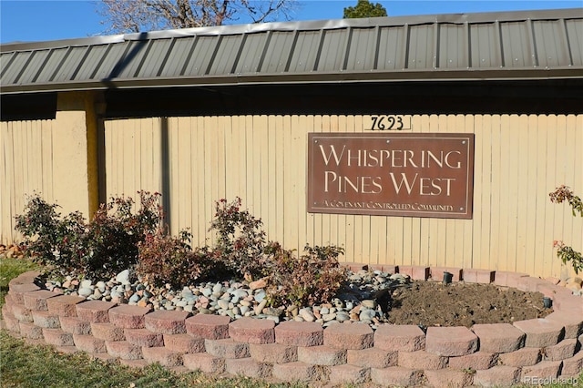 view of community / neighborhood sign