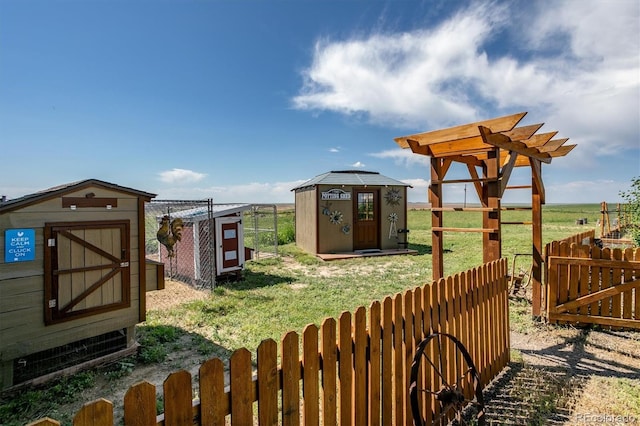 view of yard featuring a storage unit