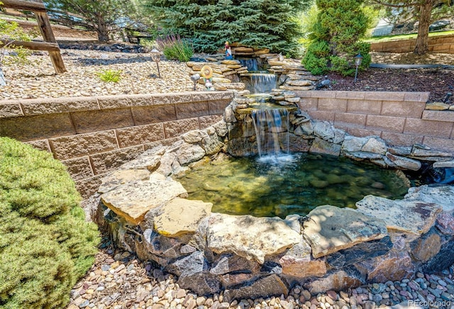 24036 E Kettle Pl, Aurora, CO 80016 - exterior view of a small pond