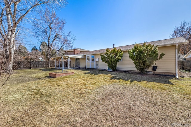 view of front of home with fence and a front yard