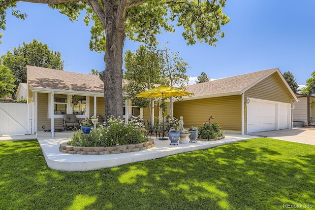 4054 S Olathe Ct, Aurora, CO 80013 - ranch-style home with a shingled roof, a gate, and an attached garage